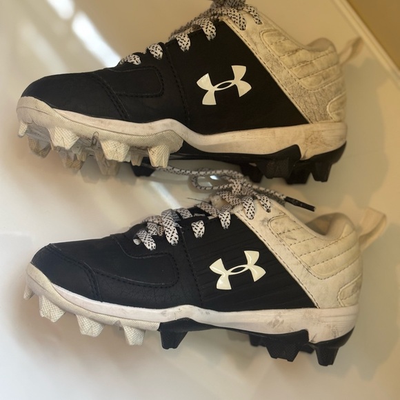 Under Armour Youth Baseball Cleats size 12 - Picture 2 of 10